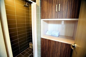 Nhà (Modajung 30) | Phòng tắm | Buồng tắm vòi sen, đồ dùng nhà tắm miễn phí, khăn tắm, dầu gội 
