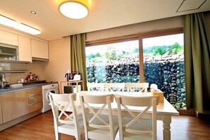 Ferienhaus (Modajung 30) | Essbereich im Zimmer