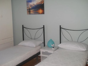Economy Double Room | Desk, free WiFi, bed sheets - Casa Maravigna (Catania)