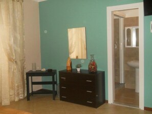 Economy Double Room | Desk, free WiFi, bed sheets - Casa Maravigna (Catania)