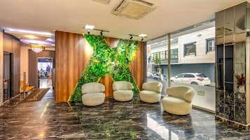 Télévision LCD, films à la carte, station d'accueil MP3