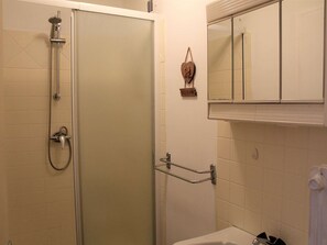 Bathroom - Cozy Studio with Mountain Nook, Sleeps 4, Near Slopes and Shops in Vars Les Claux (Vars)