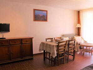 Dining - Cozy Studio with Mountain Nook, Sleeps 4, Near Slopes and Shops in Vars Les Claux (Vars)