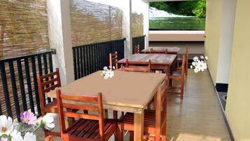 Tägliches kontinentales Frühstück (3 USD pro Person)