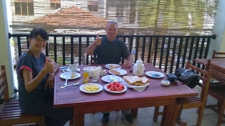 Daily continental breakfast (USD 3 per person)