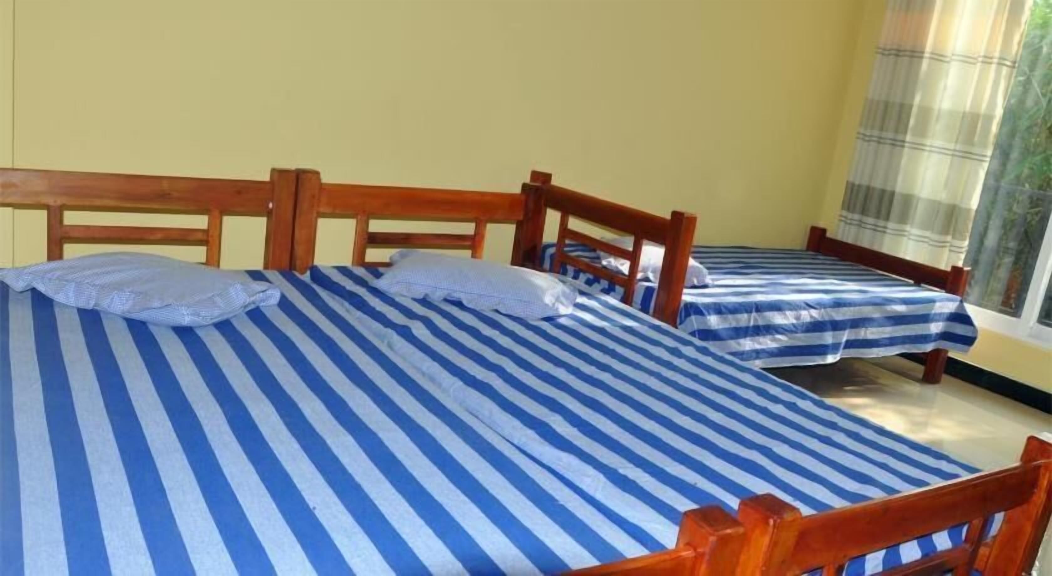 Desk, blackout curtains, soundproofing, free WiFi