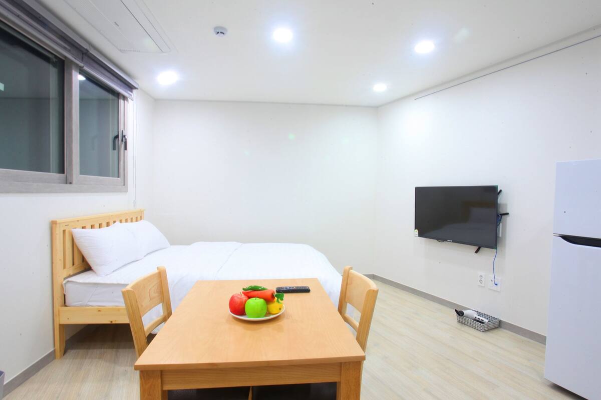 Room (Aker9) | Free WiFi