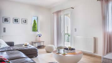 Villa, 3 Bedrooms | Living room | TV