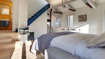 City Apartment, Terrace, City View | 1 bedroom, individually decorated, individually furnished, desk