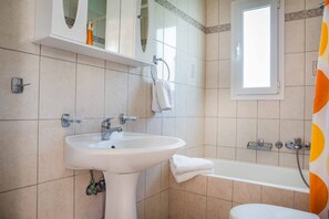 Villa, 3 Bedrooms | Bathroom | Bathtub, towels - Villa Bellarosa (Kefalonia)