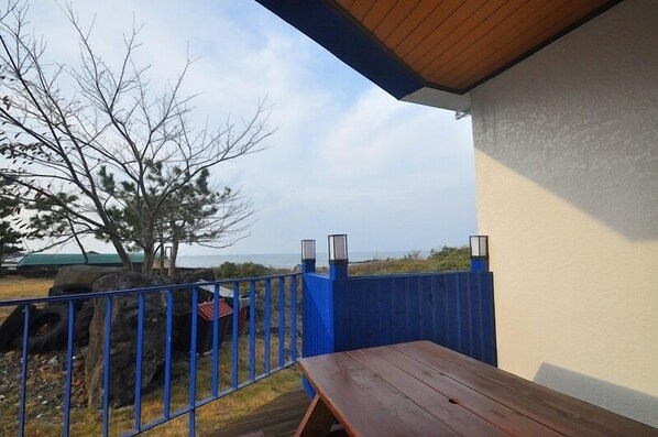 Studio (11 Spring) | Balcony