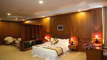 Business Double Room | In-room safe, free WiFi, bed sheets, wheelchair access