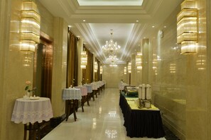 Hallway - Mingalar Thiri Hotel (Naypyidaw)