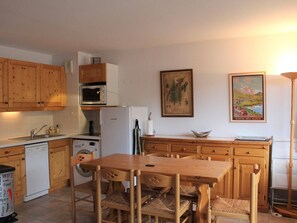 Frigorífic, microones, forn i placa de cuina 