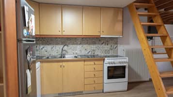 Geladeira, micro-ondas, fogão, cooktop