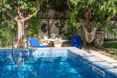 CorinthianVillas Orange Villa