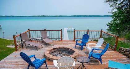 UUSI! Torch Lake Home / 116ft sinistä vettä