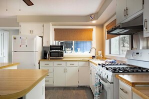Coffee/tea maker, ice maker