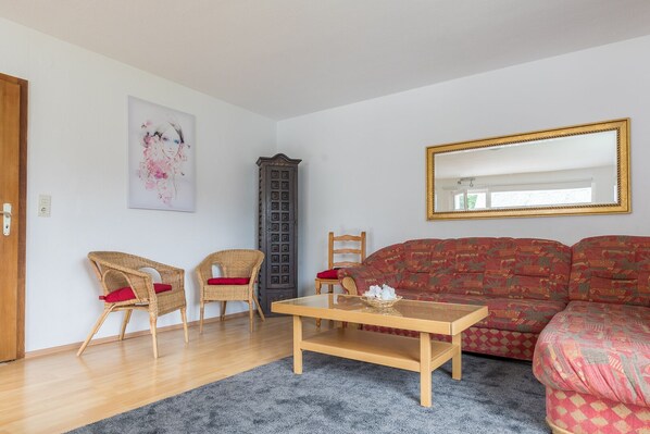 Double or Twin Room, Shared Bathroom (76.) | Living area