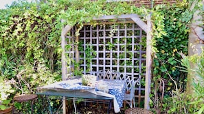 Property grounds - Coopers Cottage (Rye)