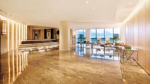 A spacious lobby with a marble floor, a reception desk, and a seating area with a view of the outdoors. - Argyle Resort Dali Yueyun (Dali)