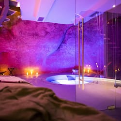 Couples treatment rooms, sauna, hot tub, body treatments