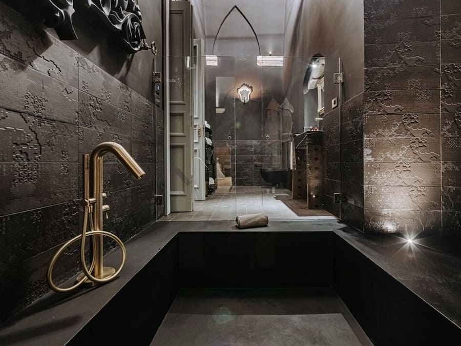 Superior Suite | Badezimmer | Kostenlose Toilettenartikel, Haartrockner, Bademäntel, Hausschuhe