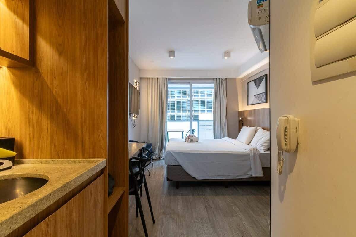Premium studio | Luxe beddengoed, een minibar, een bureau, een laptopwerkplek