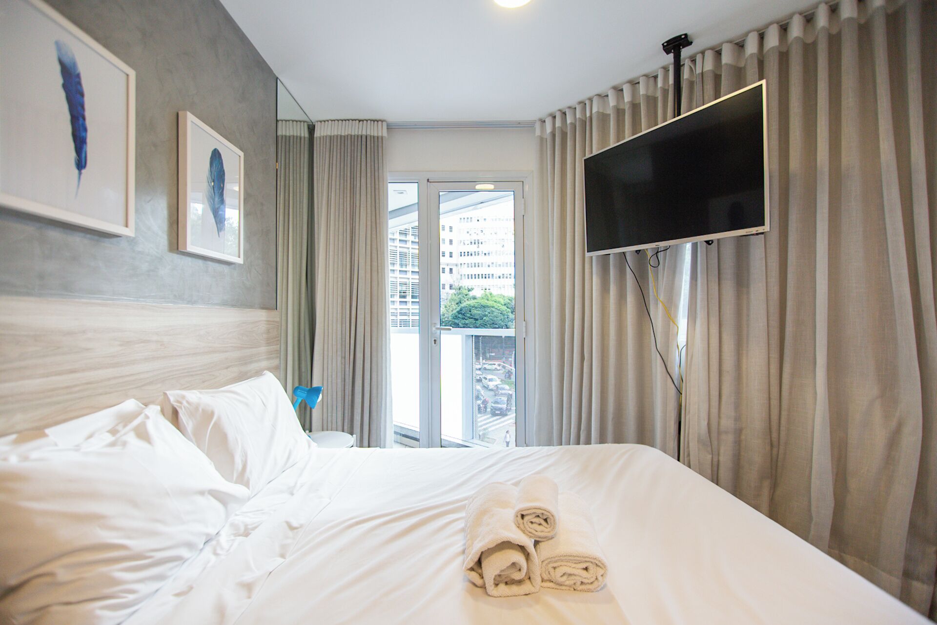 Standard Studio (600922) | Premium bedding, minibar, desk, laptop workspace