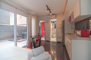 Ropa de cama de alta calidad, minibar y escritorio