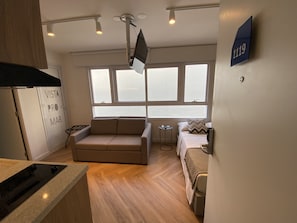 Ropa de cama de alta calidad, minibar y escritorio