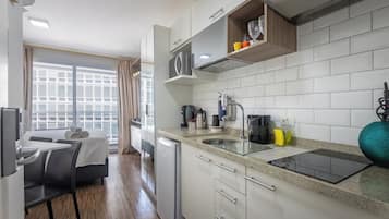 Standard Studio (560595) | Private kitchen | Mini-fridge, microwave, coffee/tea maker, toaster