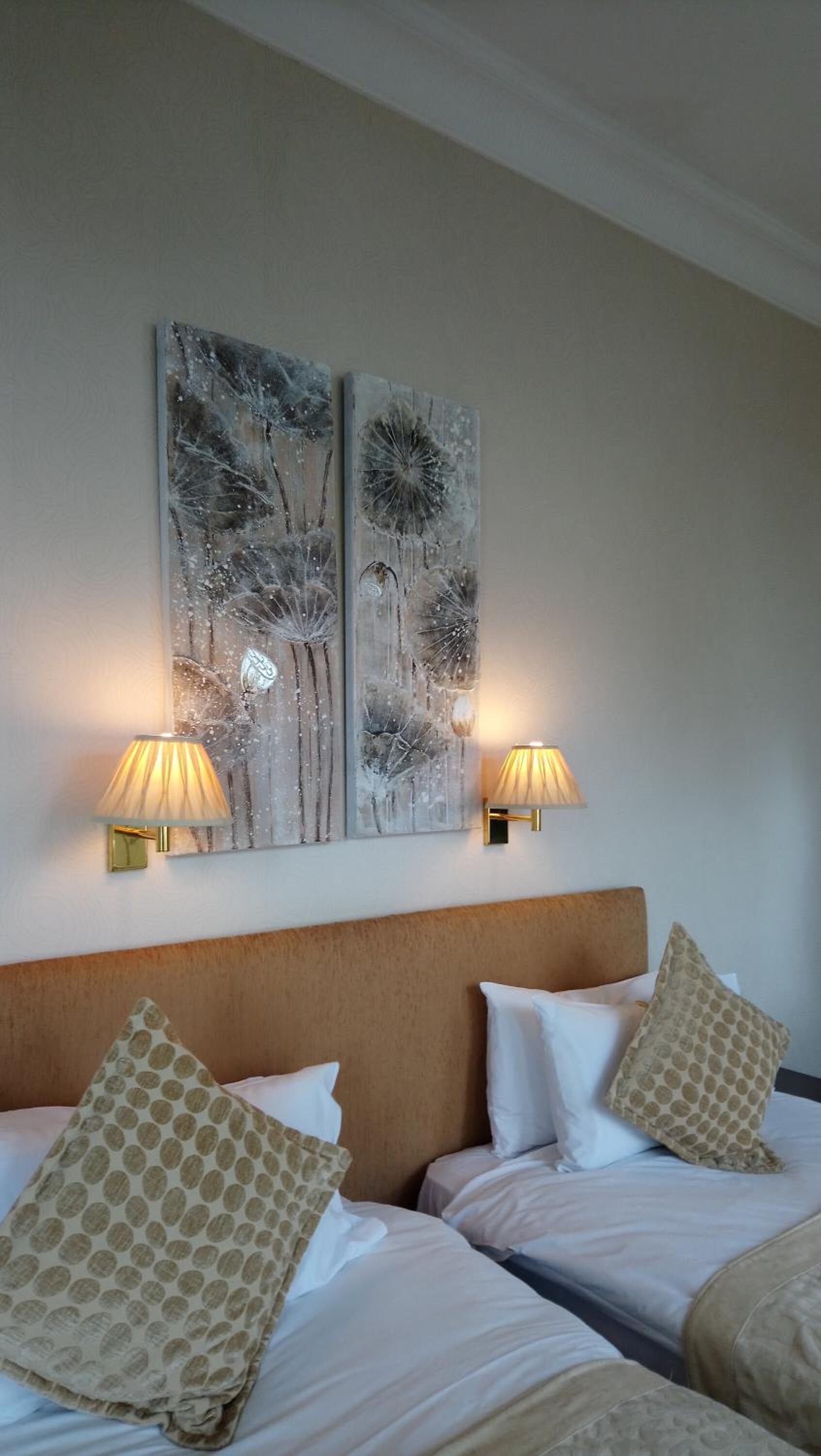 Egyptian cotton sheets, premium bedding, Select Comfort beds, desk