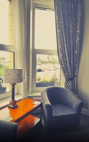 1 bedroom, Egyptian cotton sheets, premium bedding, Select Comfort beds