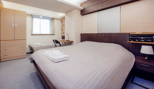 2B1b 5人が新しく改装された3分から大安MRT