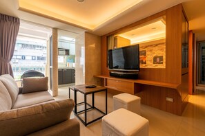 TV - Comfy & Central 2B1b, Sleeps 5, 3min to Daan MRT (Taipei)