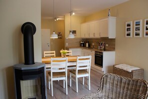 Apartment (Apartment 7) | Private kitchen | Full-size fridge, oven, dishwasher, coffee/tea maker