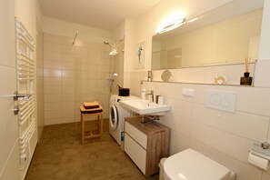 อพาร์ทเมนท์ (Apartment 3) | ห้องน้ำ | ฝักบัว, สบู่