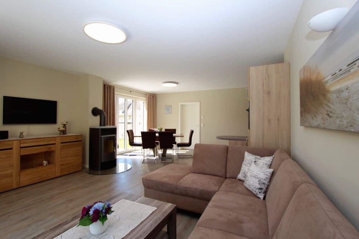 Apartment (Apartment 4) | Living area | Flat-screen TV, fireplace, heated floors