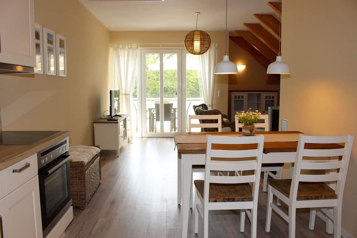 Apartment (Apartment 7) | In-room dining