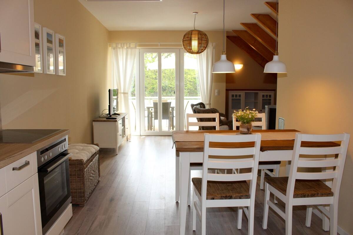 Apartment (Apartment 7) | Essbereich im Zimmer