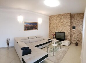 家庭別墅 | 客廳 | 平面電視