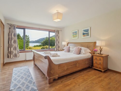 Shore House  - sleeps 10 guests  in 5 bedrooms