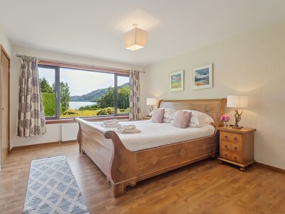 Shore House  - sleeps 10 guests  in 5 bedrooms