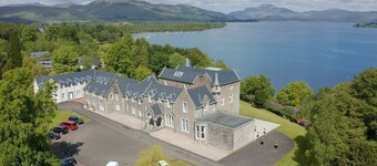 Benoch Lomond Castle - sleeps 4 guests in 2 bedrooms