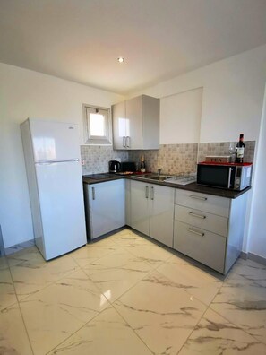 Deluxe Apartment, 1 Bedroom (5 People) | Private kitchen