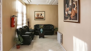 Lobby sitting area - Hotel La Pomme Zaida (Zaida)
