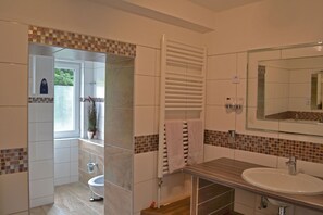 Apartment (incl. EUR 35 Cleaning fee) | Bathroom