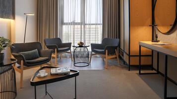 Apartment, 1 Bedroom | Minibar, in-room safe, desk, laptop workspace