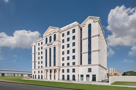 Exterior. JA The Manor Hotel, Dubai